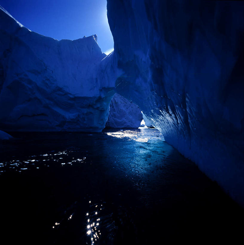 无人,竖图,俯视,室外,白天,旅游,度假,冰山,河流,石头,美景,山,水,一堆,阴影,波纹,堆叠,堆积,光线,石子,影子,冰,河水,景观,山峰,水流,云,云朵,山峦,云彩,娱乐,冰川,蓝色,白云,倒影,蓝天,水纹,天空,阳光,自然,波浪,天,享受,休闲,景色,放松,寒冷,晴朗,堆,冰冷,倒映,自然风光,冰河,严寒,冰凉,酷寒,凛冽,凛凛,极冷,反照,石块,岩石,晴空,彩图,高角度拍摄