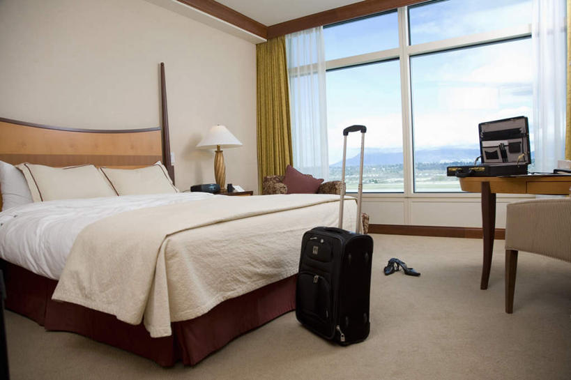 无人,家,横图,室内,白天,正面,窗帘,床,家具,台灯,卧室,装修,建筑,照明,装饰,包,公文包,拉杆箱,旅行箱,房屋,屋子,云,云朵,公寓,灯光,床单,古典,云彩,被子,建设,装潢,洋房,楼房,住宅,灯,蓝色,白云,蓝天,天空,帘子,行李箱,箱子,灯具,室内装潢,天,中式,遮阳,单人床,晴朗,公事包,出差,华丽,修饰,样板房,明亮,照亮,点缀,舒适,被单,家居装潢,照明设备,房屋设计,室内设计,宽敞,样板房装潢,衬托,美观,雅致,雅观,设计,晴空,彩图,旅行,房子,睡房,卧房