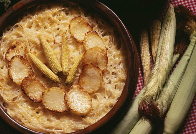 面食,面条,意大利面,无人,横图,俯视,室内,白天,西餐,餐桌,厨房,桌子,土豆,切开,阴影,光线,影子,陶瓷,面,料理,美味,食品,陶瓷制品,食物,阳光,容器,碗,切,西式,餐台,储藏,储存,馍馍蛋,甘旨,厚味,鲜味,洋芋,山药蛋,马铃薯,彩图,高角度拍摄,灶间,贮存