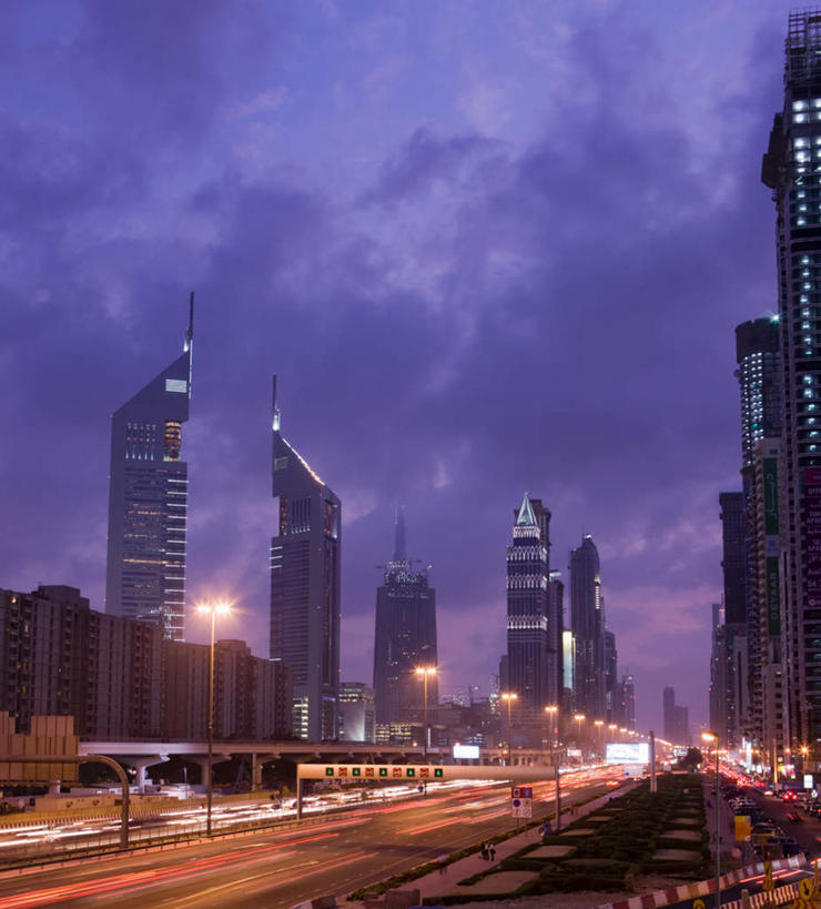 无人,高楼大厦,竖图,室外,夜晚,正面,长时间曝光,度假,美景,植物,城市风光,城市,大厦,道路,建筑,路,路灯,摩天大楼,公路,照明,阿联酋,亚洲,阴影,光线,白线,影子,景观,云,云朵,灯光,交通,云彩,娱乐,灯,树,树木,蓝色,绿色,白云,蓝天,天空,阳光,楼宇,天,享受,休闲,景色,放松,生长,成长,照亮,照明设备,西亚,曝光,阿拉伯联合酋长国,迪拜,阿联酋大厦,杜拜,马路,彩图,大楼,高层建筑,高楼,摩天楼