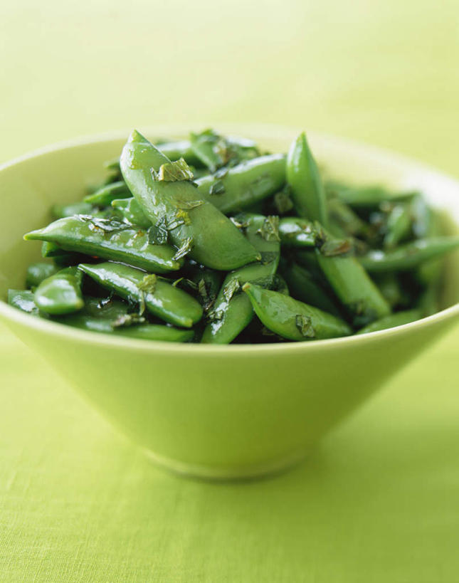 无人,竖图,俯视,室内,特写,白天,植物,餐桌,桌子,蔬菜,一堆,许多,阴影,堆积,新鲜,反射,影子,陶瓷,豆类,豆子,豌豆,调味,香料,佐料,薄荷,食品,银丹草,陶瓷制品,荷兰豆,食物,一个,绿色,容器,碗,有机食品,绿色食品,单个,餐台,储藏,堆,配料,储存,雪豆,豆科,作料,寒豆,毕豆,麻累,国豆,小寒豆,麦豌豆,斑叶凤梨薄荷,夜息香,彩图,高角度拍摄,贮存