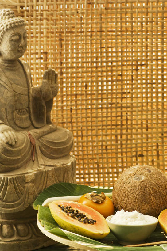 无人,竖图,俯视,室内,特写,白天,木瓜,柿子,椰子,餐具,水果,叶子,雕塑,切开,阴影,新鲜,艺术,装饰,光线,雕刻,雕像,碟子,盘,影子,生食,食品,果实,绿叶,芭蕉叶,食物,一个,盘子,工艺品,碟,切,嫩叶,有机食品,绿色食品,单个,纪念,美术,主题,陈列,剖面,切面,功能,美学,大椰,胥余,椰瓢,越王头,奶匏,蓬生果,乳瓜,石瓜,万寿匏,叶,叶片,万寿果,番木瓜,彩图,高角度拍摄