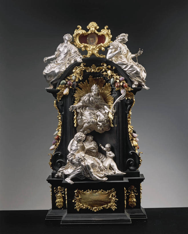 无人,竖图,雕塑,灰色背景,艺术,装饰,标志,雕刻,雕像,符号,历史,标识,古代,工艺品,摄影,纪念,美术,基督教,主题,陈列,青铜,功能,美学,性别符号,圣人,美术工艺,彩图,影棚拍摄,乌木,男性符号,贵重宝石