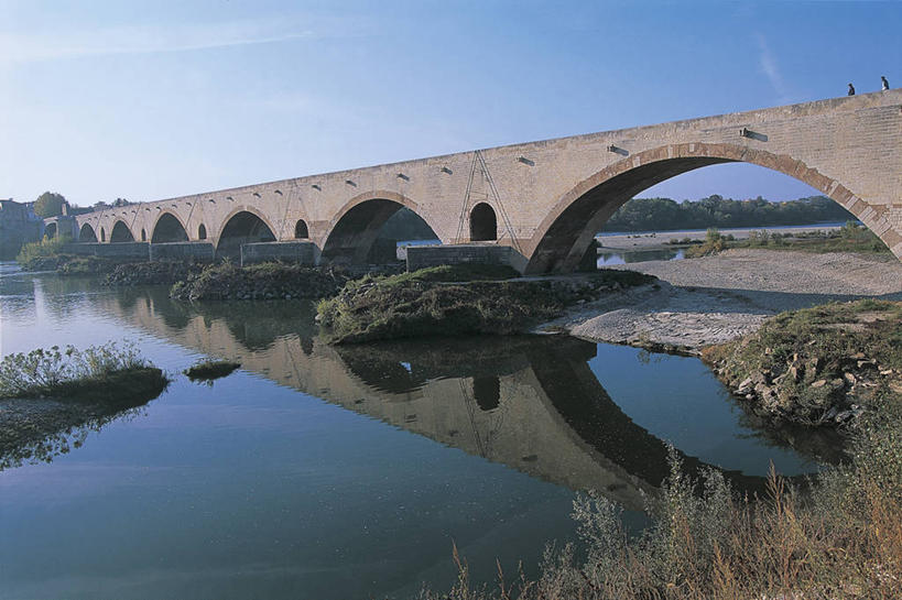 无人,横图,室外,白天,河流,植物,建筑,法国,欧洲,反射,拱门,桥,联系,拱桥,天空,自然,运输,摄影,工程,地中海文化,彩图,罗讷河