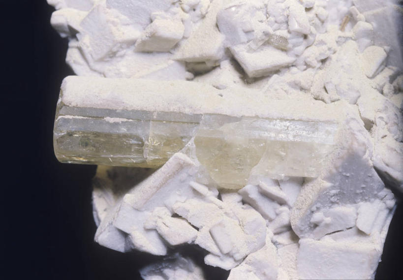 无人,横图,室内,特写,抽象,黑色背景,水晶,黑色,自然,摄影,部分,环境,纯净,地质学,矿物质,磷灰石,自然地理,岩石,彩图,影棚拍摄