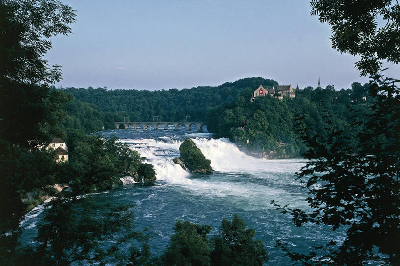 无人,横图,室外,白天,旅游,度假,河流,美景,瀑布,森林,瑞士,景观,流水,娱乐,风景,自然,享受,休闲,景色,放松,摄影,环境,自然风光,中欧,莱茵瀑布,沙夫豪森,自然地理,彩图