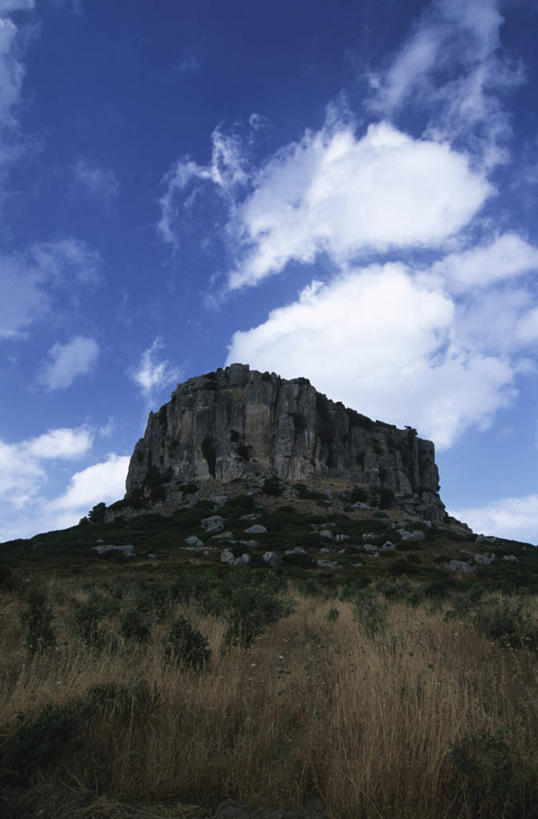 无人,竖图,室外,白天,仰视,旅游,度假,美景,山,意大利,地形,景观,云,宏伟,娱乐,草,风景,自然,享受,休闲,景色,放松,摄影,宁静,岩层,自然风光,野地,撒丁岛,自然地理,岩石,彩图,低角度拍摄,独处