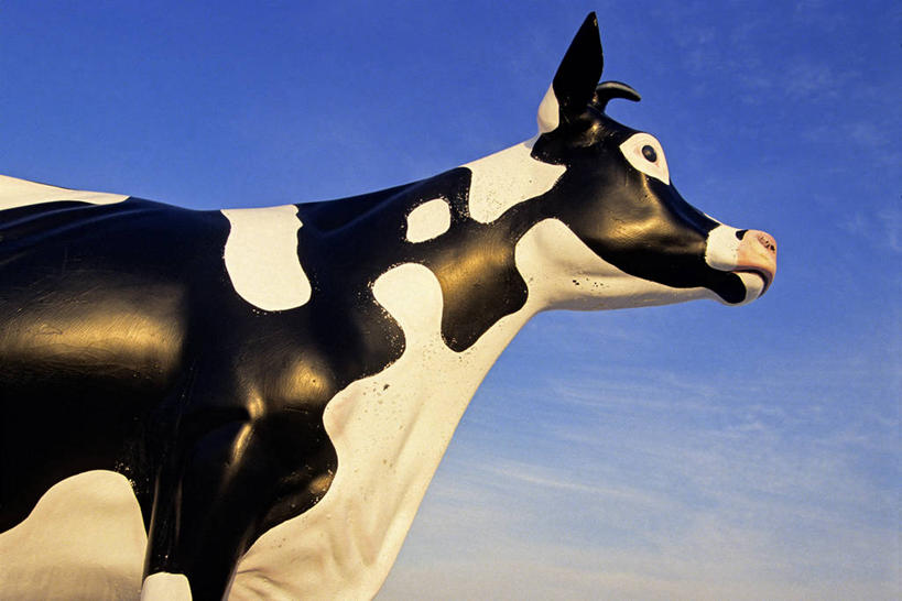 无人,站,横图,室外,白天,仰视,牛,雕塑,法国,欧洲,一头,阴影,花纹,艺术,装饰,光线,雕刻,雕像,影子,云,云朵,乳牛,云彩,蓝色,白色,黑色,白云,蓝天,天空,阳光,动物,工艺品,天,站着,家畜,牲畜,晴朗,纪念,美术,勃艮第,西欧,法兰西,斑纹,主题,陈列,法兰西共和国,一尊,功能,美学,法兰西第五共和国,勃艮第大区,索恩.卢瓦尔省,晴空,奶牛,站立,半身,彩图,低角度拍摄