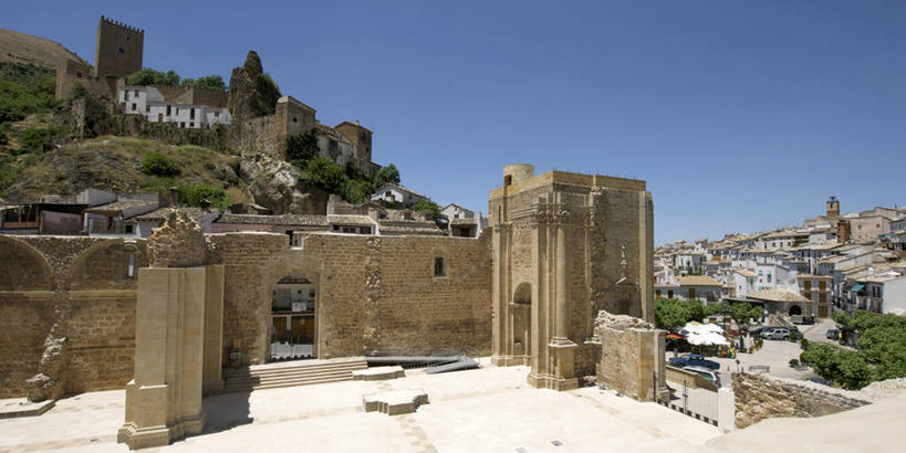 无人,教堂,横图,室外,白天,正面,旅游,度假,石头,名胜古迹,植物,标志建筑,地标,建筑,西班牙,欧洲,阴影,节日,破碎,遗迹,光线,石子,影子,堡垒,城堡,古迹,破坏,文化,文物,娱乐,建设,古建筑,安达卢西亚,破损,废墟,树,树木,蓝色,绿色,蓝天,天空,阳光,自然,天,祈祷,享受,休闲,健康,旅游胜地,放松,许愿,宗教,信仰,生长,晴朗,成长,纪念,祈求,粉碎,损坏,要塞,南欧,安达鲁西亚,毁坏,信念,古文明,摧毁,万里无云,西班牙王国,安达卢西亚自治区,设防,哈恩省,平安,石块,岩石,晴空,晴空万里,彩图,大教堂,礼拜堂,普雷贝蒂科山脉,卡索尔拉山脉,卡索尔拉,贝蒂科山脉