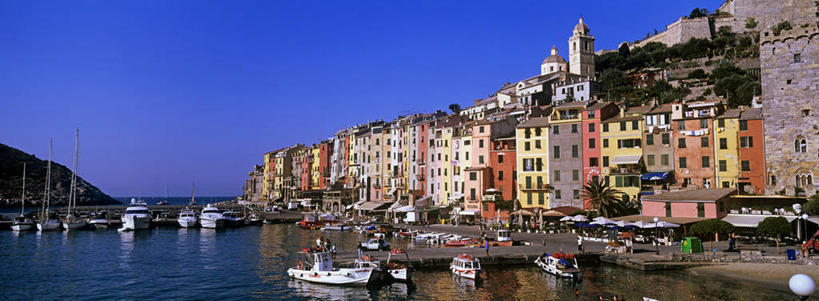 无人,家,码头,横图,室外,白天,正面,度假,草地,草坪,海浪,海洋,美景,植物,城市风光,城市,道路,港口,路,船,意大利,欧洲,一排,许多,阴影,波纹,整齐,并列,并排,光线,影子,房屋,墙,屋子,景观,浪花,小路,游艇,交通,很多,娱乐,楼房,墙壁,墙面,住宅,草,树,树木,排列,黄色,红色,蓝色,绿色,倒影,蓝天,水纹,天空,阳光,自然,海水,交通工具,波浪,天,享受,休闲,景色,放松,生长,晴朗,成长,倒映,队列,南欧,载具,平行,海景,游艇码头,万里无云,意大利共和国,拉斯佩齐亚,利古里亚,利古里亚大区,反照,大海,风浪,海,海水的波动,近岸浪,涌浪,晴空,晴空万里,彩图,房子,摆渡口,埠头,渡口,渡头,港湾,海港,口岸,波尔托韦内雷,韦内雷港