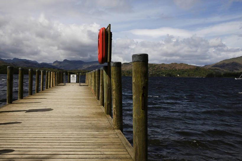 无人,码头,横图,室外,白天,山,英国,木制,海岸线,云,杆,风景,摄影,透视图,坎布里亚,温德米尔湖,彩图