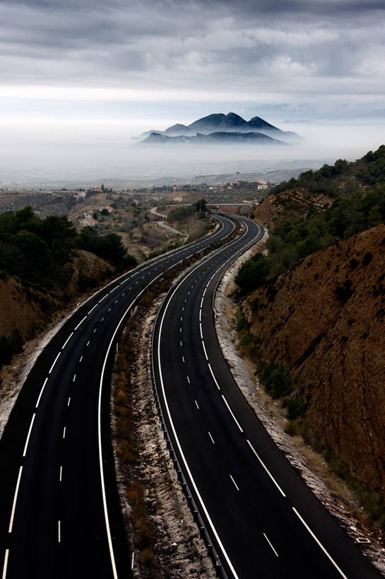 无人,竖图,俯视,室外,白天,美景,山,雾,路,西班牙,路标,景观,山路,云,分界线,天气,格拉纳达,自然,景色,运输,摄影,宁静,自然风光,彩图,高角度拍摄
