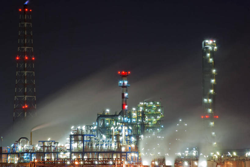 无人,工厂,横图,室外,夜晚,化工厂,西班牙,塔,天空,烟,工业,摄影,能源,照亮,空气污染,塔拉戈纳省,彩图,制造厂,生产工厂