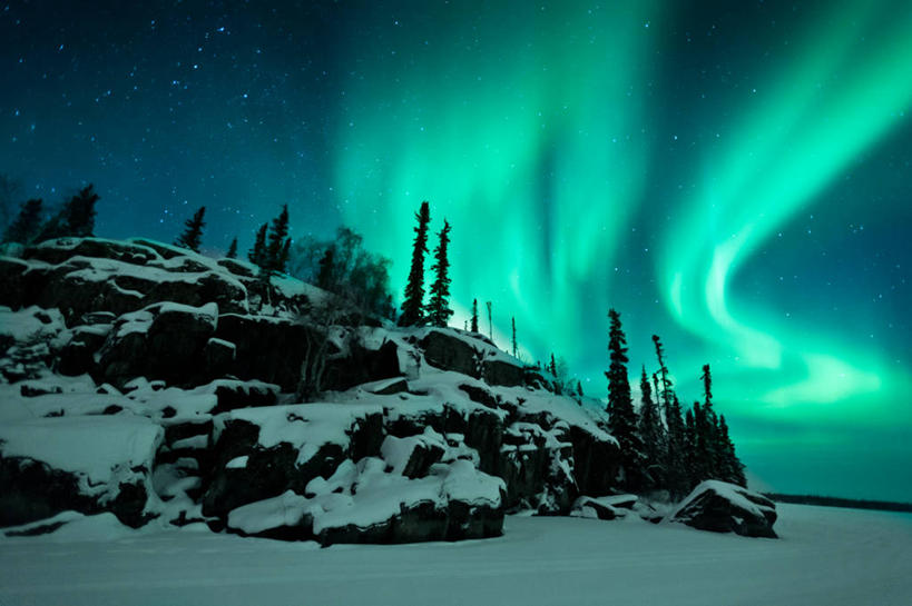 无人,横图,室外,夜晚,神秘,湖,极光,美景,雪,加拿大,景观,星星,冬天,树,天空,自然,景色,摄影,宁静,照亮,自然风光,岩石,彩图