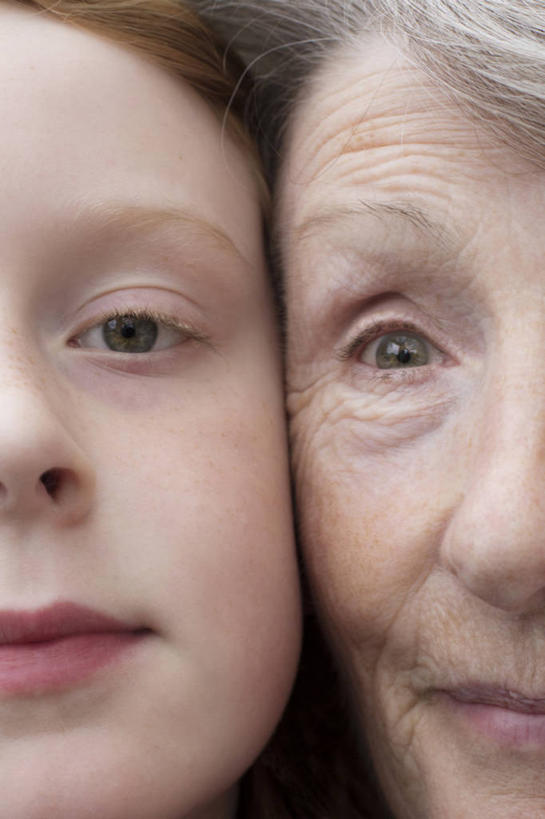 西方人,儿童,成年人,老年人,皱纹,头发,两个人,祖母,竖图,特写,纯洁,爱尔兰,欧洲,欧洲人,连接,首都,小孩,可爱,童年,童趣,人体,摄影,肖像,童真,烂漫,无邪,天真,老年女性,男孩,男性,女人,女性,白种人,孩子,孙子,彩图