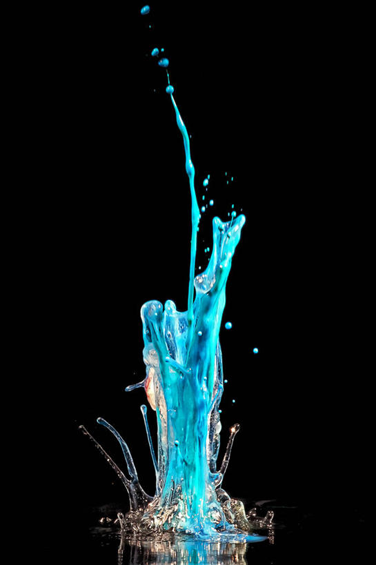 无人,竖图,特写,水,德国,黑色背景,溅,反射,水滴,蓝色,摄影,撞击,纯净,想法,彩图,影棚拍摄