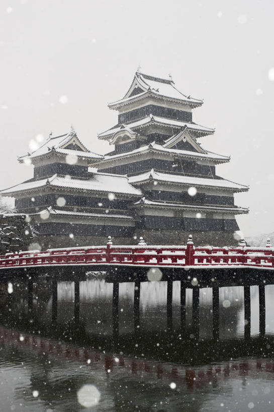 无人,竖图,室外,白天,雪,建筑,长野县,日本,日本文化,雪花,冬天,下雪,桥,天气,红色,天空,寒冷,摄影,护城河,松本,松本城,彩图