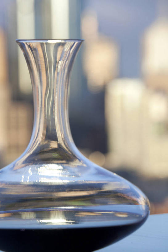 无人,竖图,室内,特写,阳台,桌子,城市,静物,澳大利亚,酒类,酒,饮料,黄昏,玻璃瓶,红葡萄酒,摄影,墨尔本,彩图