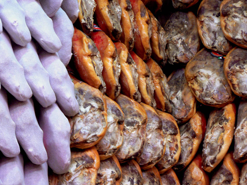 无人,横图,室内,白天,西班牙,一排,许多,整齐,肉,食品,首都,很多,火腿,猪肉,饮食,排列,马德里,摄影,队列,马德里省,伊比利亚半岛,全画面,全框架,全帧,全画幅,传统文化