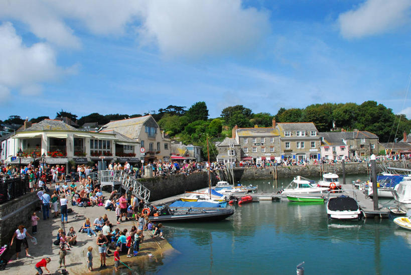 人群,横图,室外,白天,旅游,度假,建筑,船,英国,停靠,云,树,天空,运输,摄影,停止,停泊,北欧,暂停,群众,停滞,康沃尔,旅行,海港,西南英格兰