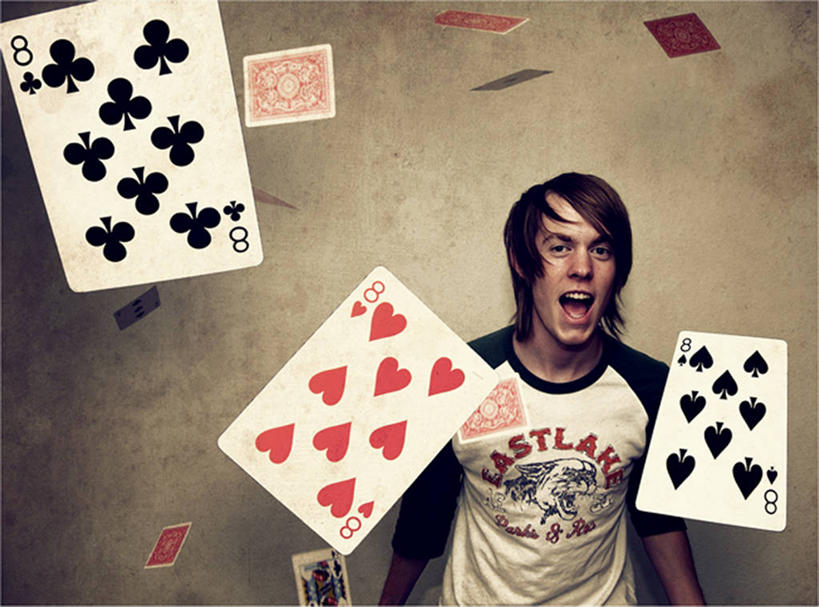 西方人,成年人,一个人,横图,室内,特写,正面,运气,信心,纸牌,欧洲,美国,欧洲人,仅一个男性,仅一个人,标志,数字,文字,字符,半空,大喊,休闲装,标识,仅一个年轻男性,衣服,张嘴,乐趣,摄影,阿拉伯数字,生活方式,北美,北美洲,享乐,肖像,美洲,张大嘴巴,俄勒冈州,北亚美利加洲,亚美利加洲,尤金,男人,男性,年轻男性,白种人,年轻人,张开嘴,半身,美利坚合众国