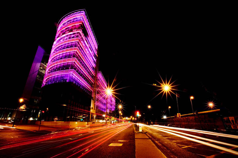 无人,横图,室外,夜晚,运动模糊,长时间曝光,城市,建筑,路灯,爱尔兰,交通,光亮,首都,办公大楼,运输,摄影,车灯,尾灯,迅速,照亮,照明设备,北欧,爱尔兰共和国,伦斯特省,旅行,爱尔兰文化