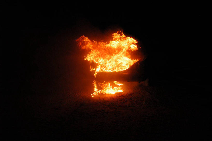 无人,横图,室外,夜晚,汽车,火,美国,火焰,机动车,燃烧,黄色,红色,摄影,北美,北美洲,加利福尼亚,美洲,加州,加利福尼亚州,金州,黄金州,北亚美利加洲,亚美利加洲,彩图,美利坚合众国,圣伯纳迪诺市