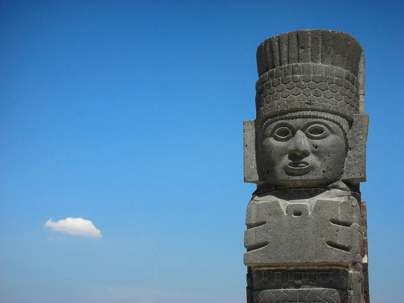 无人,横图,室外,白天,留白,仰视,雕塑,墨西哥,雕像,云,摄影,万里无云,美术工艺,彩图,低角度拍摄,旅行,托尔特克人