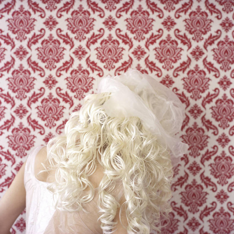 成年人,脸,头,脸颊,头发,一个人,站,方图,重复,壁纸,日本,仅一个女性,花纹,假发,肩膀,背面,粉色,白色,靠,靠着,摄影,一致,头部,卷发,脸部,脸蛋,面部,彩图