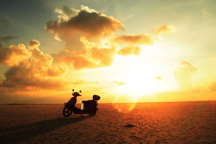 无人,横图,室外,白天,太阳,摩托车,日光,沙子,云,一个,黄昏,摄影,单个,广西,宁静,剪影,北海市,海滩,彩图,独处