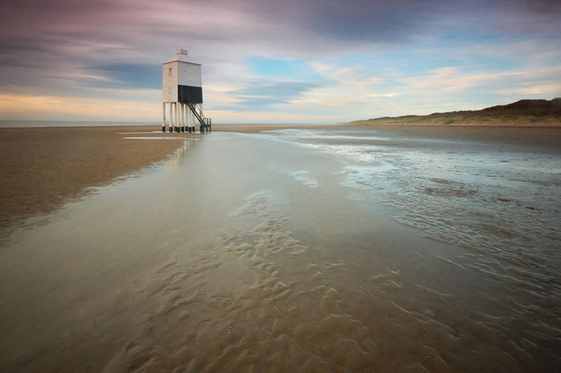 无人,横图,室外,白天,日落,道路,建筑,英国,信息,沙子,地平线,辽阔,灯塔,地面,交通,方向,广阔,摄影,引导,指导,指引,宁静,一望无际,延伸,天地相交,航标,无边无际,一马平川,潮汐,萨默塞特,海滩,彩图,导航