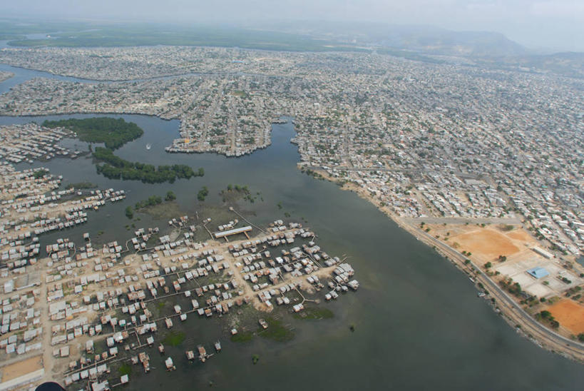 无人,横图,俯视,航拍,室外,白天,度假,河流,美景,水,城市风光,城市,建筑,路,厄瓜多尔,弯曲,景观,首都,娱乐,水泥,享受,休闲,景色,放松,摄影,鸟瞰,里约热内卢,瓜亚基尔,彩图,高角度拍摄