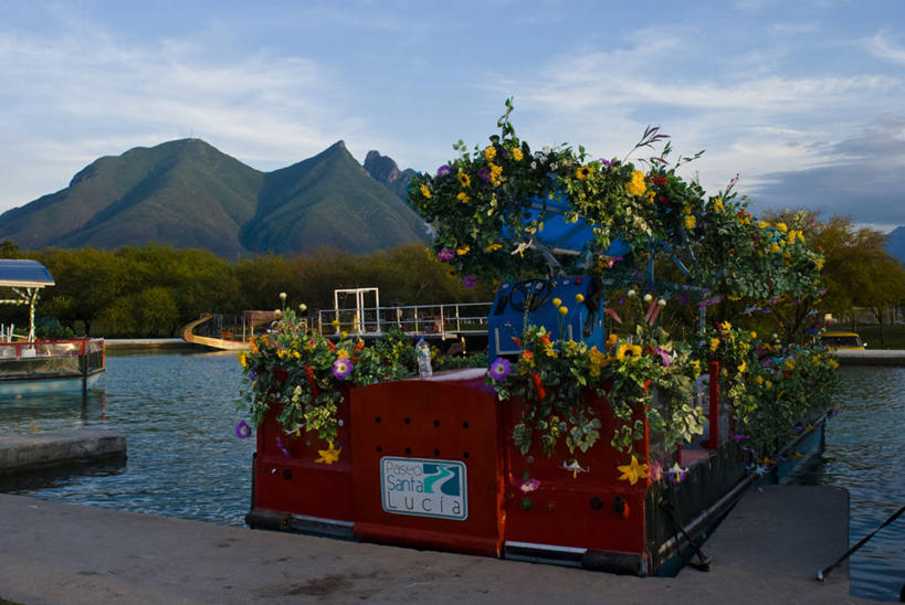 无人,公园,横图,室外,白天,河流,山,水,船,墨西哥,漂浮,装饰,流水,云,联系,花,天空,运输,摄影,宁静,北美,北美洲,拉丁美洲,美洲,北亚美利加洲,亚美利加洲,墨西哥合众国,仙人掌王国,新莱昂州,墨西哥文化,彩图,旅行