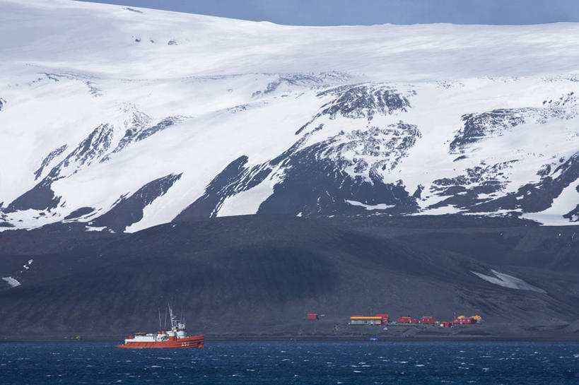 无人,横图,室外,白天,海洋,山,山脉,水,雪,雪山,船,岛,冬天,季节,运输,摄影,南极洲,南极半岛,南设得兰群岛,彩图,南冰洋
