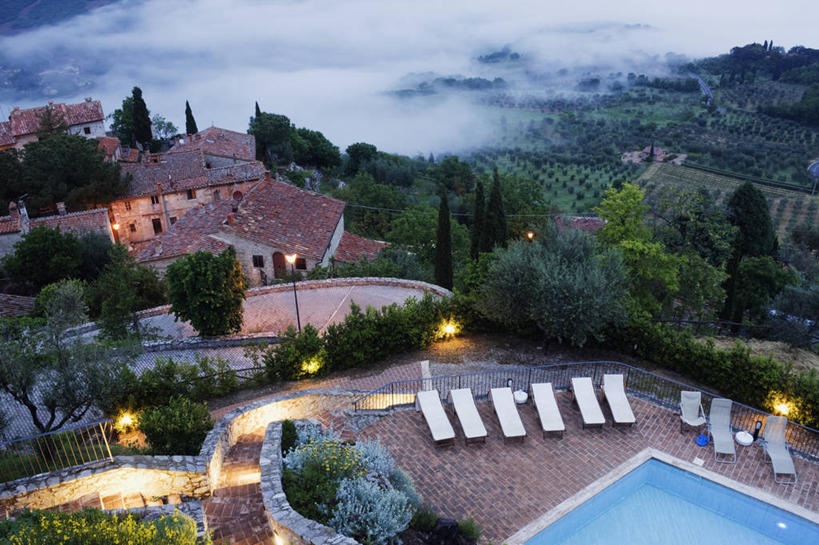 无人,游泳池,横图,俯视,室外,日出,水,雾,建筑,意大利,乡村,黎明,树,摄影,早晨,地中海文化,意大利文化,托斯卡纳区,维得斯卡,休闲椅,彩图,高角度拍摄