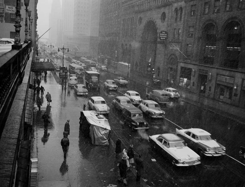 横图,俯视,黑白,室外,白天,雨,城市,道路,街道,路,公路,汽车,纽约,美国,行人,湿,人行道,交通,许多人,一群人,摄影,马路,高角度拍摄,42街