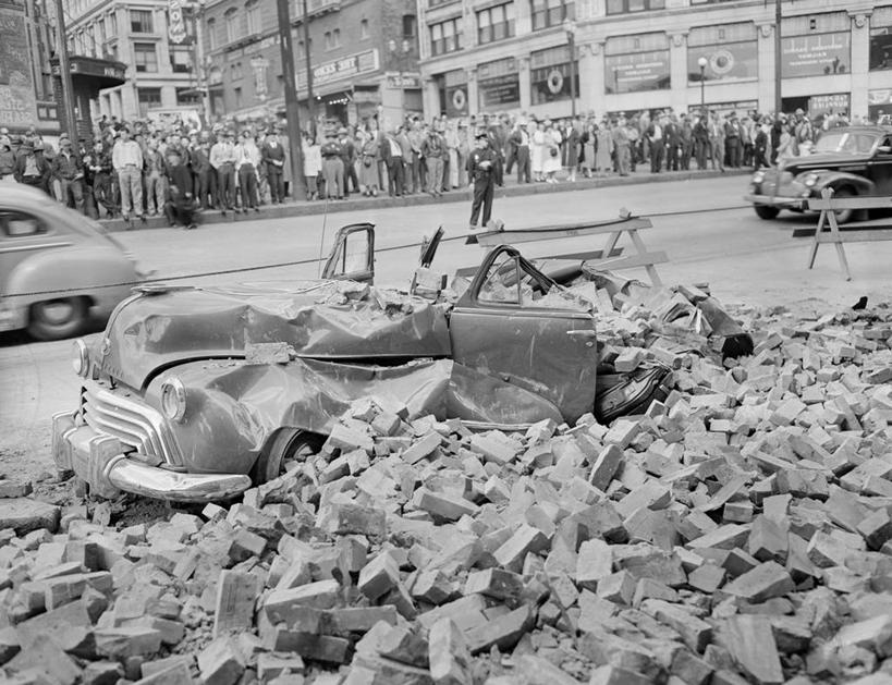 横图,黑白,室外,白天,街道,汽车,美国,覆盖,砖,自然灾害,摄影,观看,堆,部分,群众,华盛顿州,西雅图,地震,失事