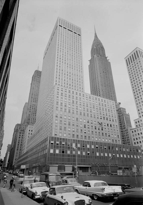 竖图,黑白,室外,白天,仰视,天际线,城市,道路,建筑,街道,路,摩天大楼,公路,纽约,美国,交通,摄影,市区,纽约州,马路,低角度拍摄,42街