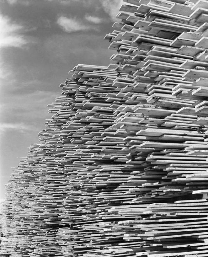 无人,工厂,竖图,黑白,室外,特写,白天,建材,建筑,堆叠,丰富,木制,材料,木板,木材,云,木柴,天空,工业,摄影,建造,木料,制造厂,生产工厂