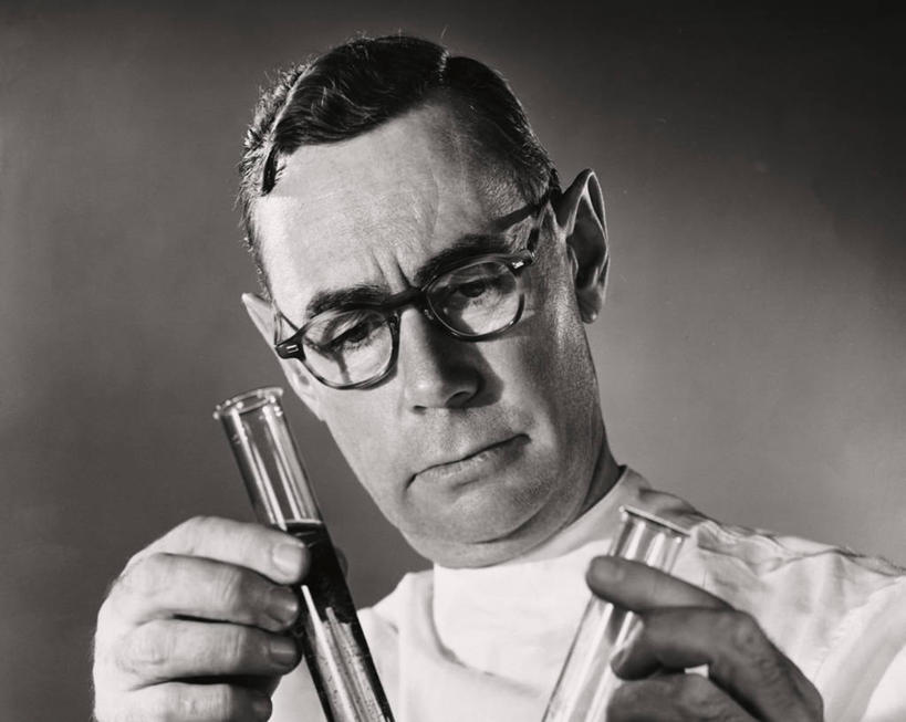 西方人,成年人,中年人,老年人,脸,头,脸颊,肩,关节,一个人,科学家,横图,室内,特写,智慧,欧洲,欧洲人,仅一个男性,仅一个人,仅一个中年男性,研究,工作,分析,科学,管子,试管,眼镜,液体,实验室,注视,设备,外套,肩膀,物品,观察,看,职业,思考,比较,人体,摄影,观看,察看,专心,准确,关注,实验服,科学实验,进展,老年男性,男人,男性,中年男性,白种人,头部,脸部,脸蛋,面部,彩图