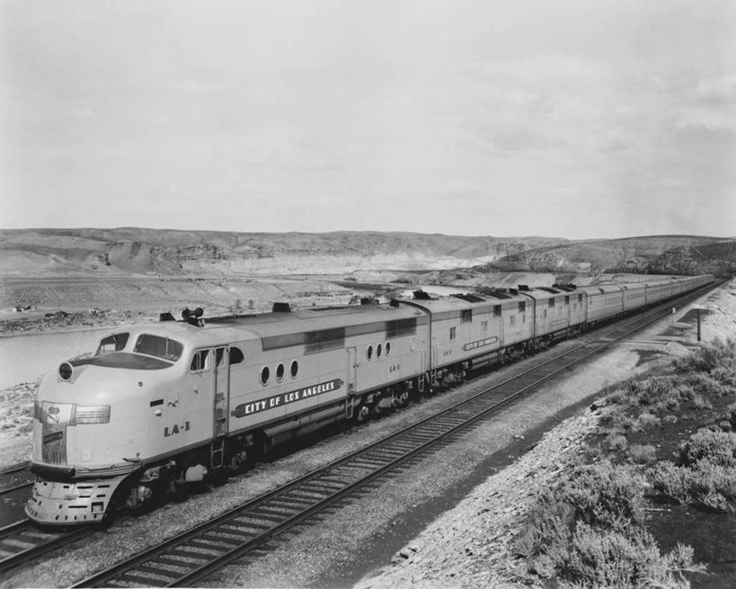 无人,横图,黑白,室外,白天,旅游,度假,旅途,美景,路,铁路,火车,汽车,地平线,景观,辽阔,地面,轨道,公共交通,交通,铁轨,娱乐,车厢,车,天空,自然,交通工具,享受,休闲,广阔,发动机,景色,放松,运输,摄影,一望无际,自然风光,载具,延伸,客车,天地相交,无边无际,一马平川,旅行