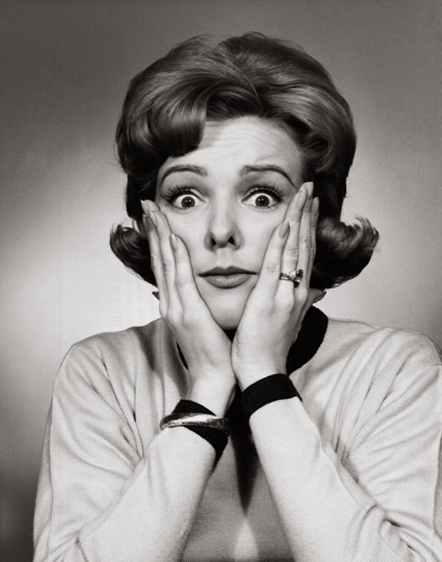 西方人,成年人,一个人,竖图,室内,欧洲,欧洲人,仅一个年轻女性,仅一个女性,仅一个人,戒指,摄影,惊奇,恐怖,担心,年轻女性,女人,女性,白种人,年轻人,彩图