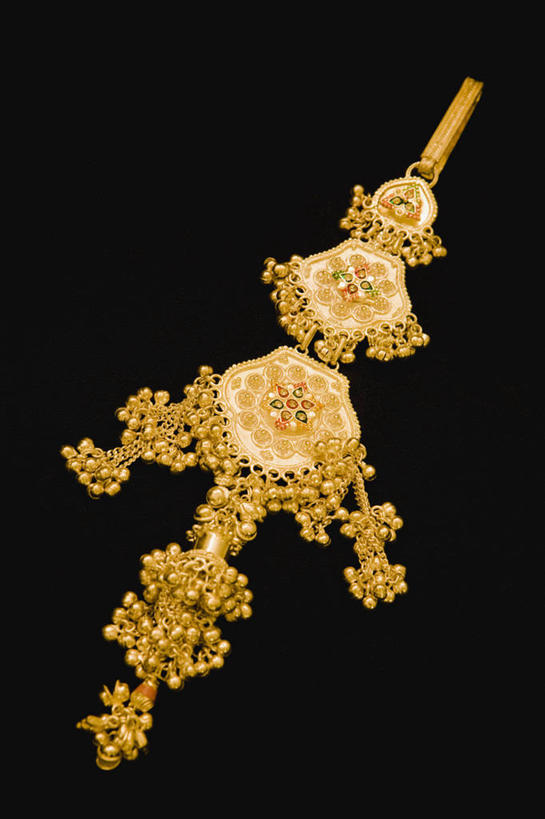 无人,竖图,俯视,婚礼,珠宝,黑色背景,一个,摄影,单个,印度文化,美术工艺,彩图,高角度拍摄,影棚拍摄,传统服装,传统文化