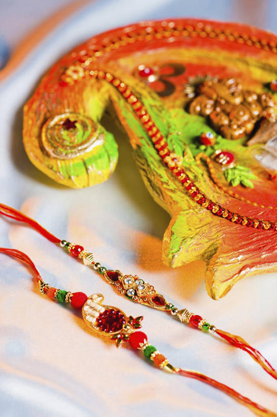 无人,竖图,室内,特写,白天,珠宝,庆祝,光线,护腕,光芒,摄影,手镯,部分,宝石,印度文化,彩图,影棚拍摄,传统文化,传统节日