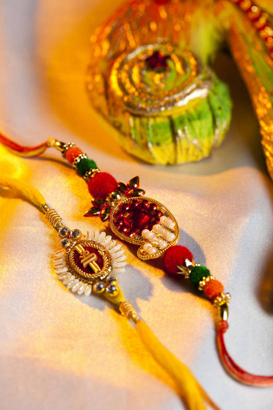 无人,竖图,室内,特写,白天,珠宝,庆祝,光线,护腕,光芒,餐盘,摄影,手镯,部分,宝石,印度文化,彩图,影棚拍摄,传统文化,传统节日