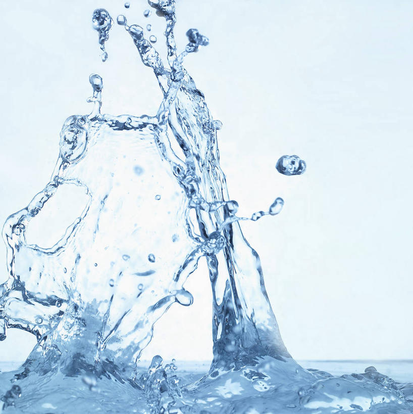 无人,竖图,室内,特写,白天,白色背景,正面,水,阴影,飞溅,溅,透明,反射,液体,影子,水滴,水珠,摄影,影棚,生机,喷洒,剔透,灵动,通明,彩图,影棚拍摄,拍摄,晶莹