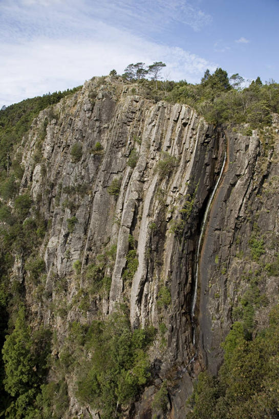 无人,竖图,室外,河流,瀑布,澳大利亚,悬崖,风景,小溪,陡峭,摄影,岩层,塔斯马尼亚,地质学,岩石,彩图,辉绿岩