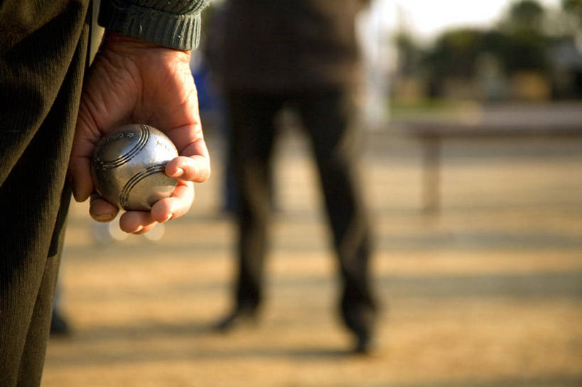 成年人,老年人,手,横图,方图,特写,运动,城市,法国,欧洲,戛纳,球,人体,摄影,活动,部分,地中海文化,法国文化,老年男性,男人,男性,扔,彩图,旅行,草地保龄球,传统文化,法式滚球