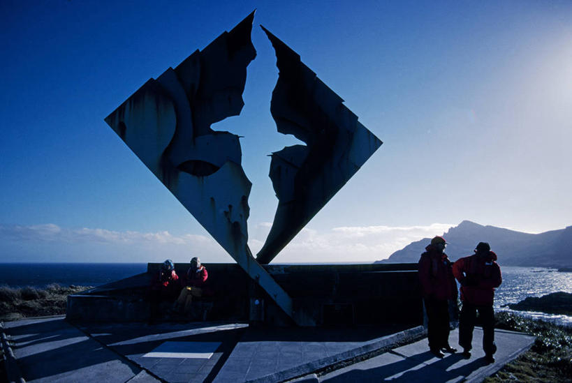 水手,横图,旅游,信天翁,雕塑,日光,智利,行人,游客,游人,纪念碑,路人,旅客,南美,摄影,纪念,留念,拉丁美洲,怀念,过客,彩图