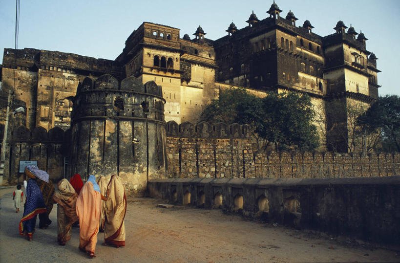 成年人,宫殿,横图,建筑,纺织品,印度,亚洲,城堡,岛,桥,衣服,社区,摄影,要塞,格子饼,女人,彩图,传统服装,传统文化,横越